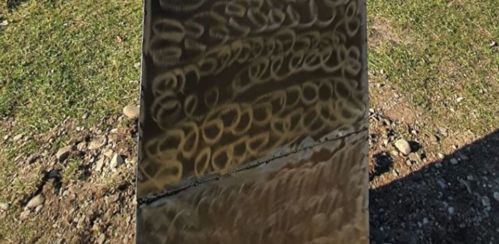 神秘金属柱事件 全球现象的谜团与猜想